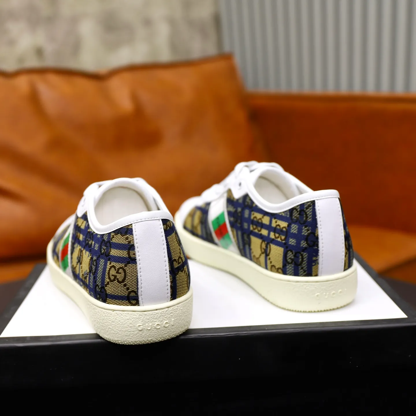 Ex-factory price: 400💰🙅‍♂️🙅‍♂️🙅‍♂️ Brand: GUCCI Standard code: 38-44 (45 customized) Grade: Same as the official website Material: Original material splicing Comfortable and breathable lining Lightweight and wear-resistant sports outsole Style category: Men's fashionable casual shoes Running sneakers Distinguished luxury brand elements Top luxury Color: actual picture color